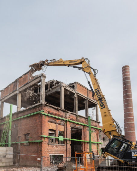 Afbraak delen oud gebouw